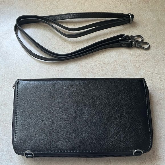 Women’s theSak Phone Wallet Black Pyrite Leather Women's Wallet Crossbody Purse - Picture 11 of 15